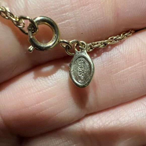 1978 Avon frosted crystal glass apple gold tone pendant & chain - Picture 2 of 3